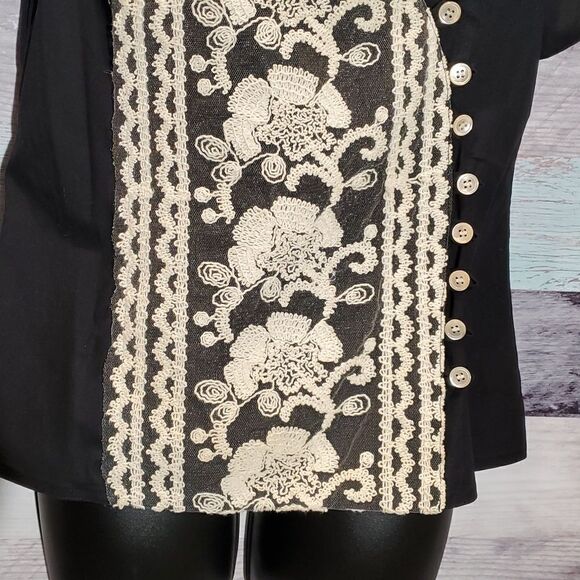 Finley Black Cream Floral Lace Button Up Blouse Sz S 923 - Picture 4 of 7